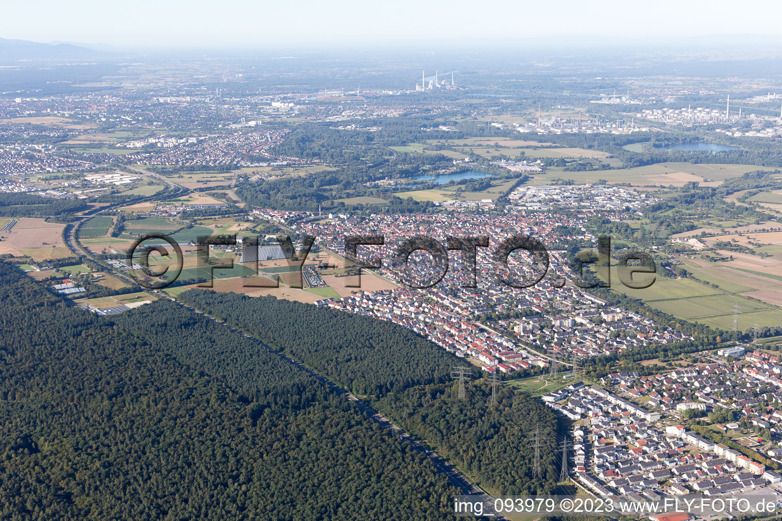 Ortsteil Leopoldshafen in Eggenstein-Leopoldshafen im Bundesland Baden-Württemberg, Deutschland aus der Drohnenperspektive