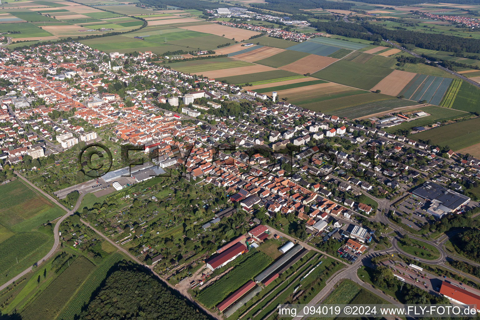 Luftbild von Ortsansicht der Straßen und Häuser der Wohngebiete in Kandel im Bundesland Rheinland-Pfalz, Deutschland