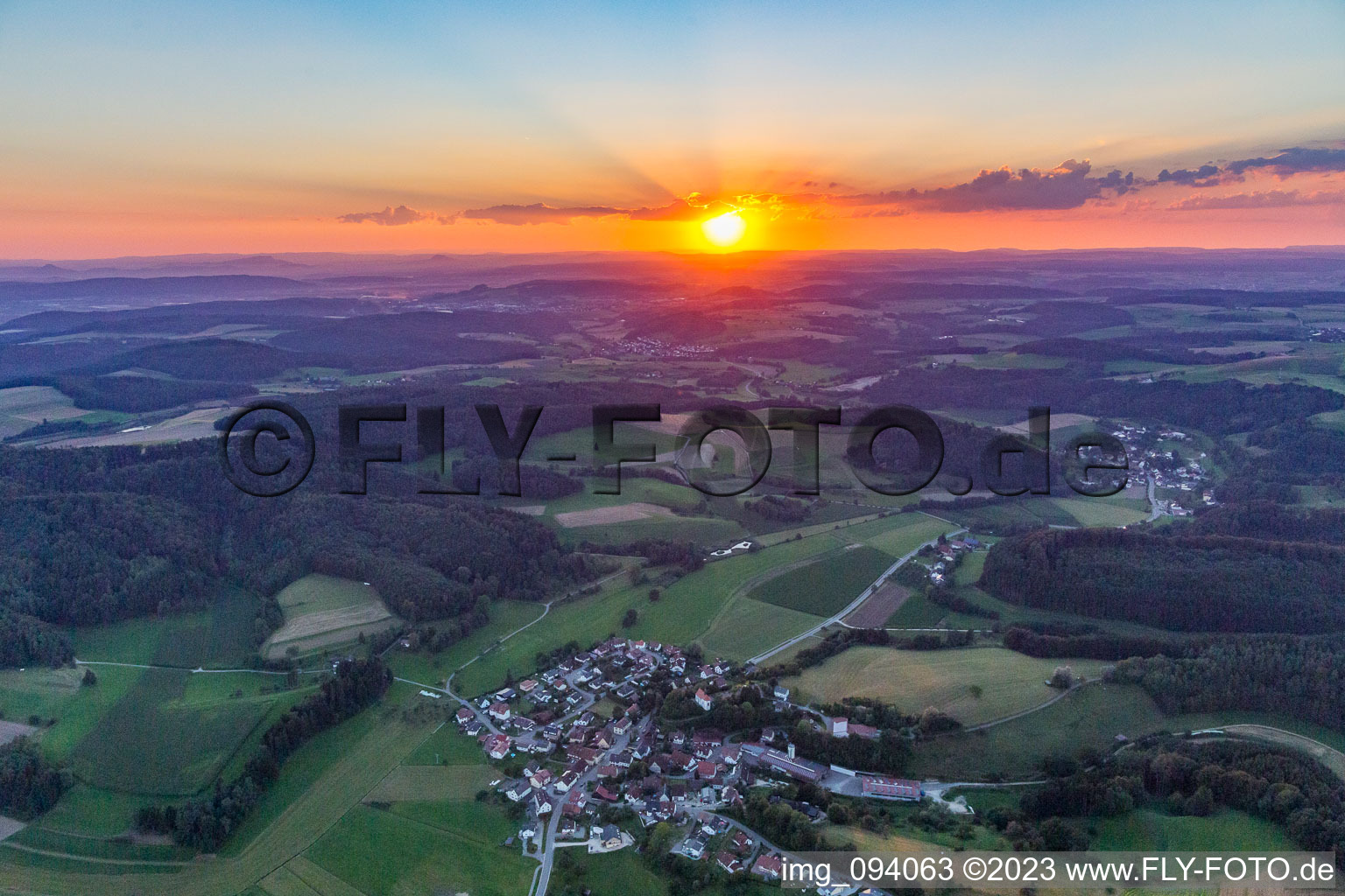 Luftbild von Ortsteil Seelfingen in Stockach im Bundesland Baden-Württemberg, Deutschland
