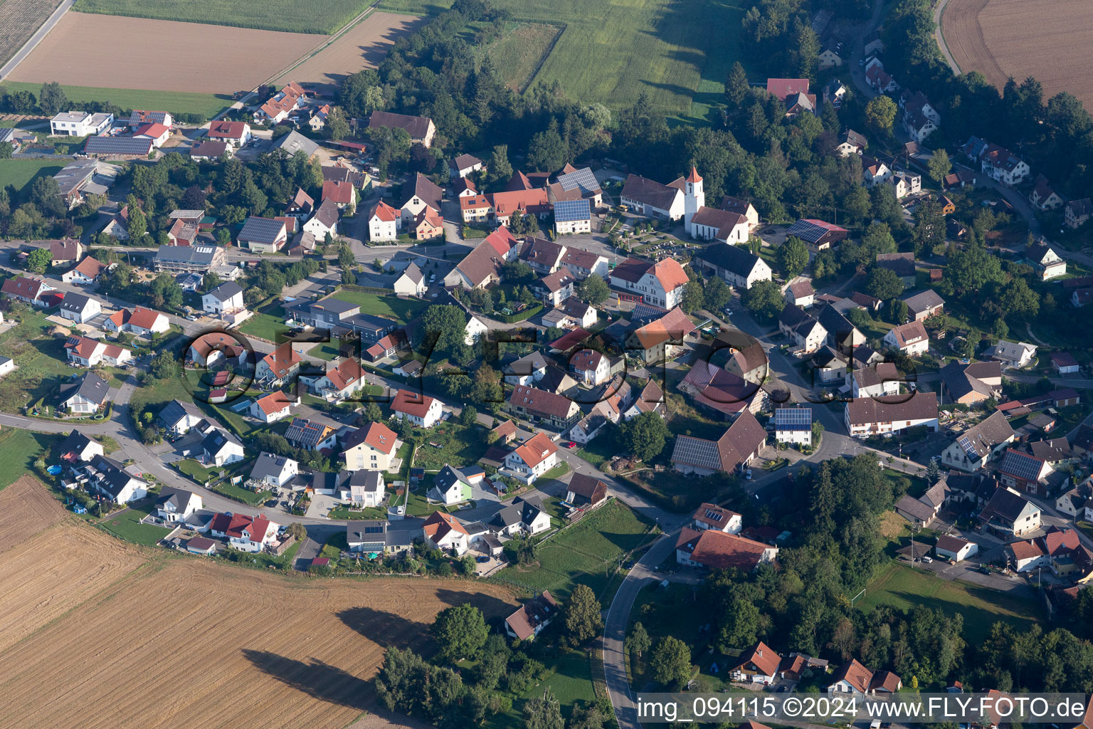 Luftbild von Ortsansicht der Straßen und Häuser der Wohngebiete im Ortsteil Erisdorf in Ertingen im Bundesland Baden-Württemberg, Deutschland