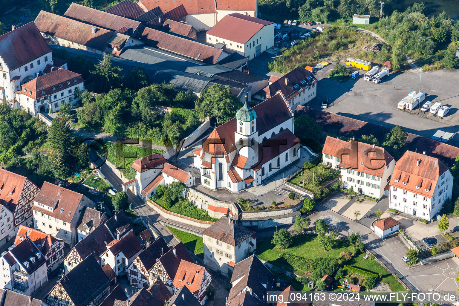 Kirchengebäude der St. Nikolaus Kirche in Scheer im Bundesland Baden-Württemberg, Deutschland