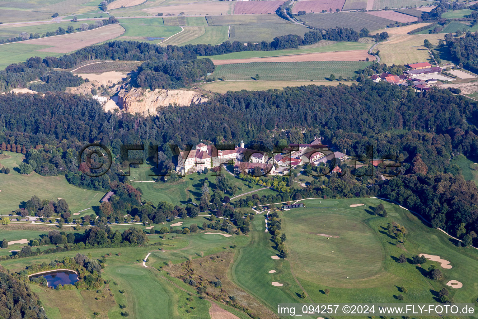 Gelände des Golfplatz Schloss Langenstein - Der Country Club im Ortsteil Orsingen in Orsingen-Nenzingen im Bundesland Baden-Württemberg, Deutschland