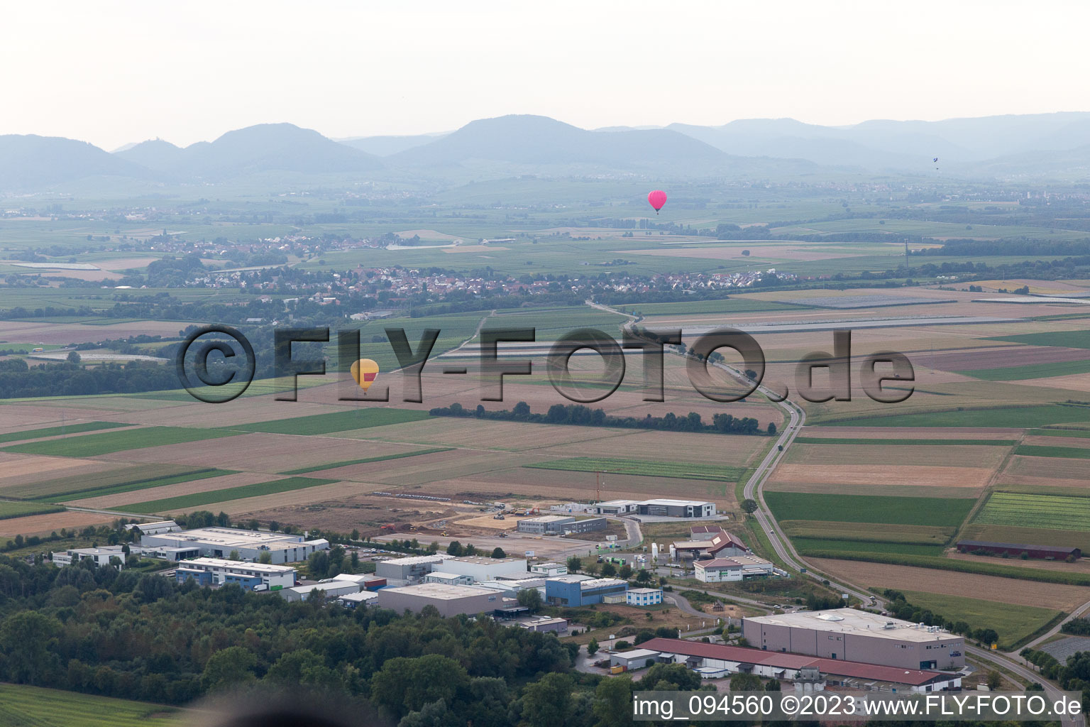 Ortsteil Herxheim in Herxheim bei Landau/Pfalz im Bundesland Rheinland-Pfalz, Deutschland von der Drohne aus gesehen