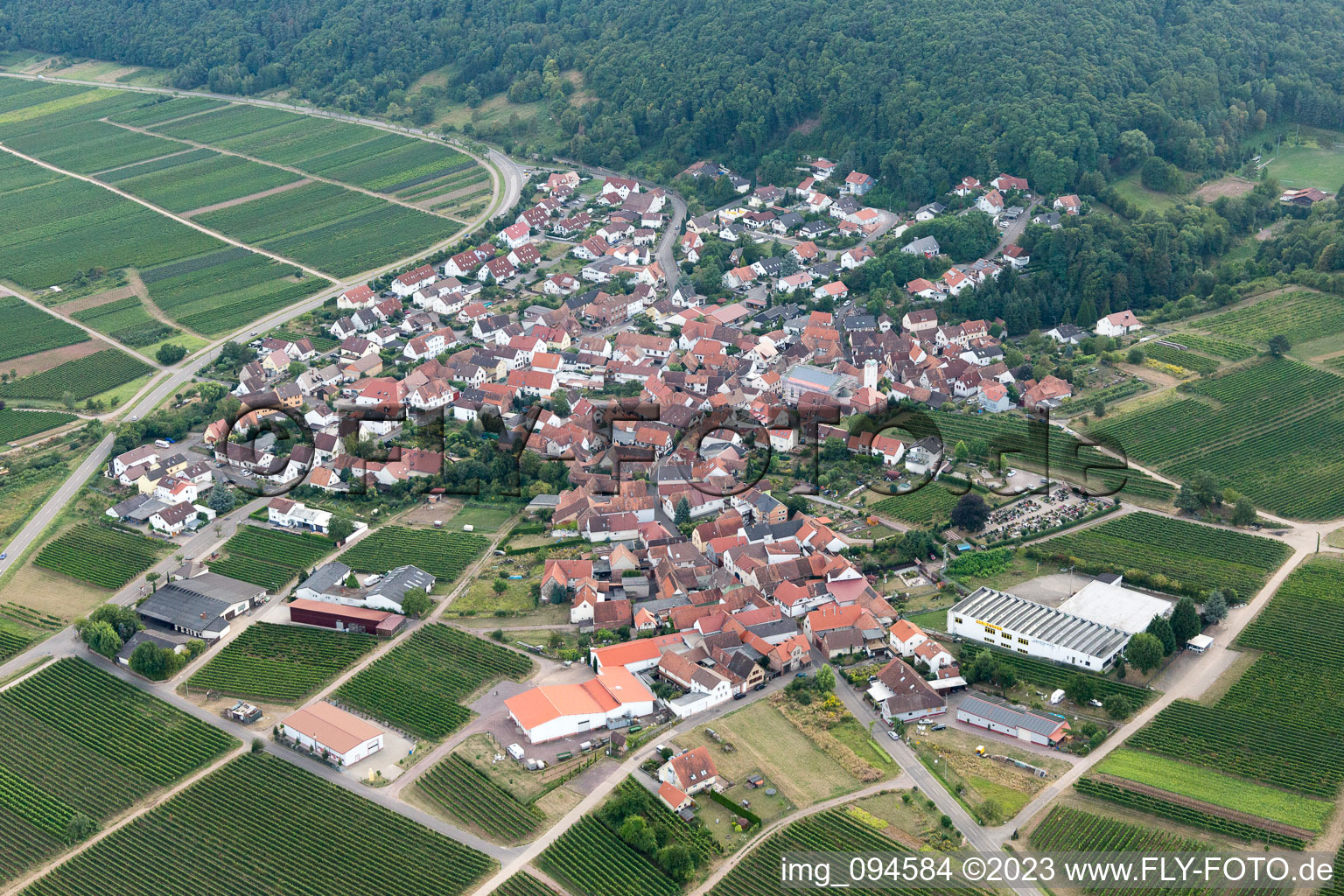 Drohnenaufname von Eschbach im Bundesland Rheinland-Pfalz, Deutschland