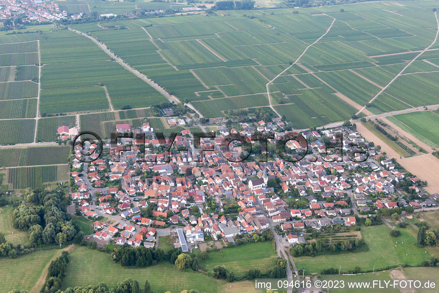Venningen im Bundesland Rheinland-Pfalz, Deutschland von oben gesehen