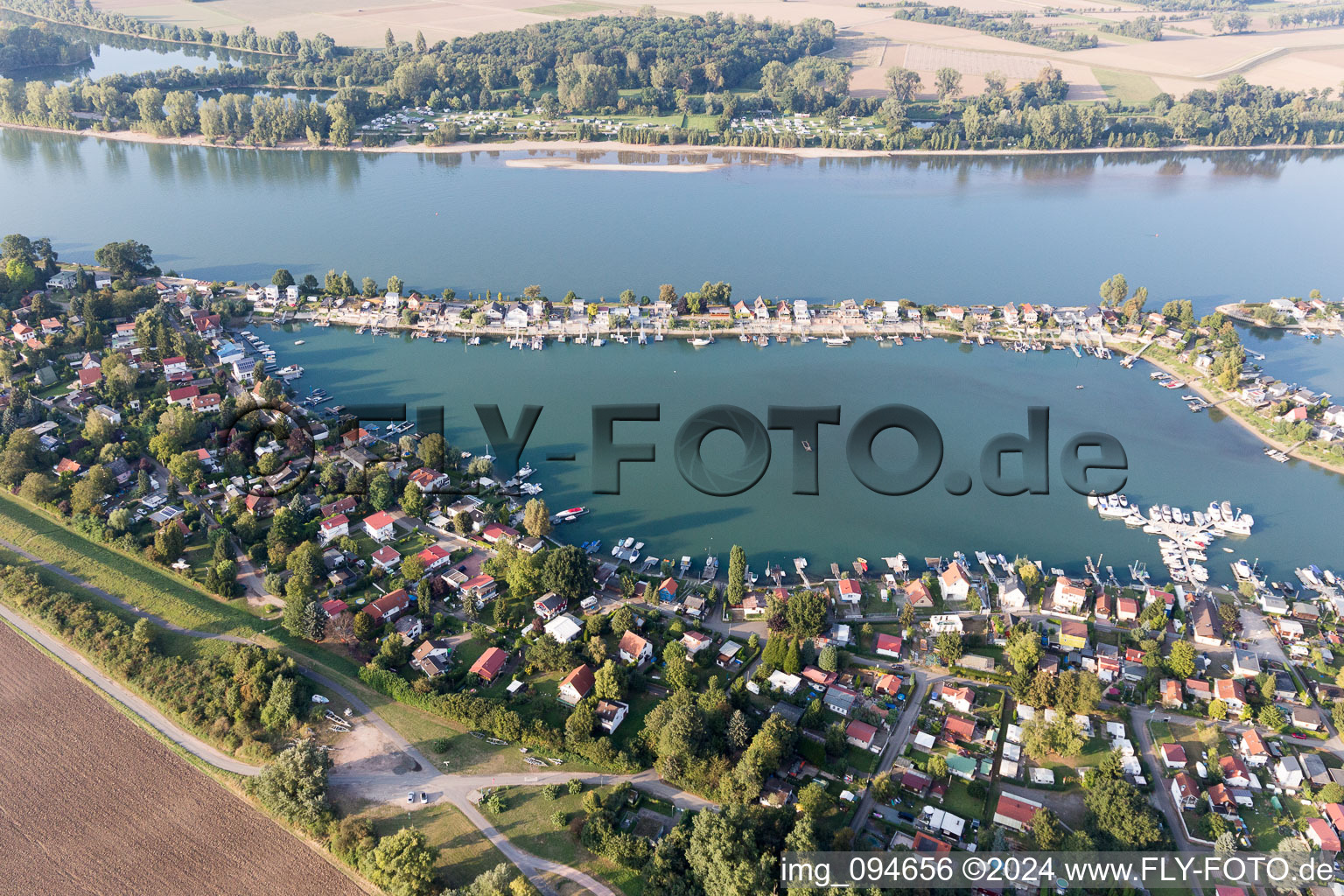 Wochenendhausgebiet und Uferbereiche Eicher See am Rhein im Ortsteil Eicher See in Eich im Bundesland Rheinland-Pfalz, Deutschland