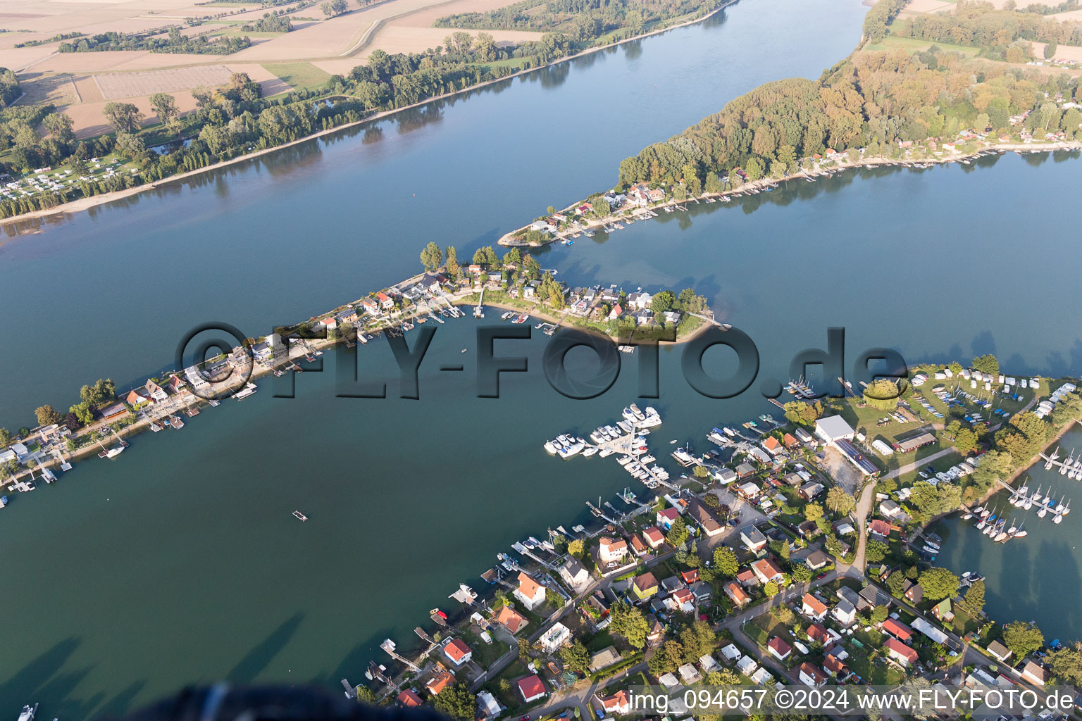 Luftbild von Wochenendhausgebiet und Uferbereiche Eicher See am Rhein im Ortsteil Eicher See in Eich im Bundesland Rheinland-Pfalz, Deutschland