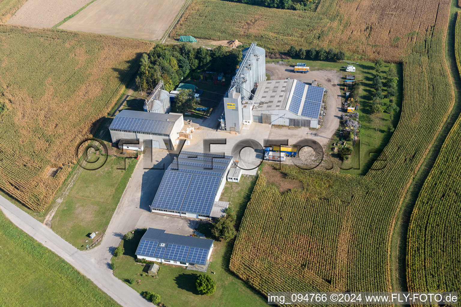 Luftbild von Gehöft eines Bauernhofes der Bolz Landhandel GmbH im Ortsteil Liedolsheim in Dettenheim im Bundesland Baden-Württemberg, Deutschland