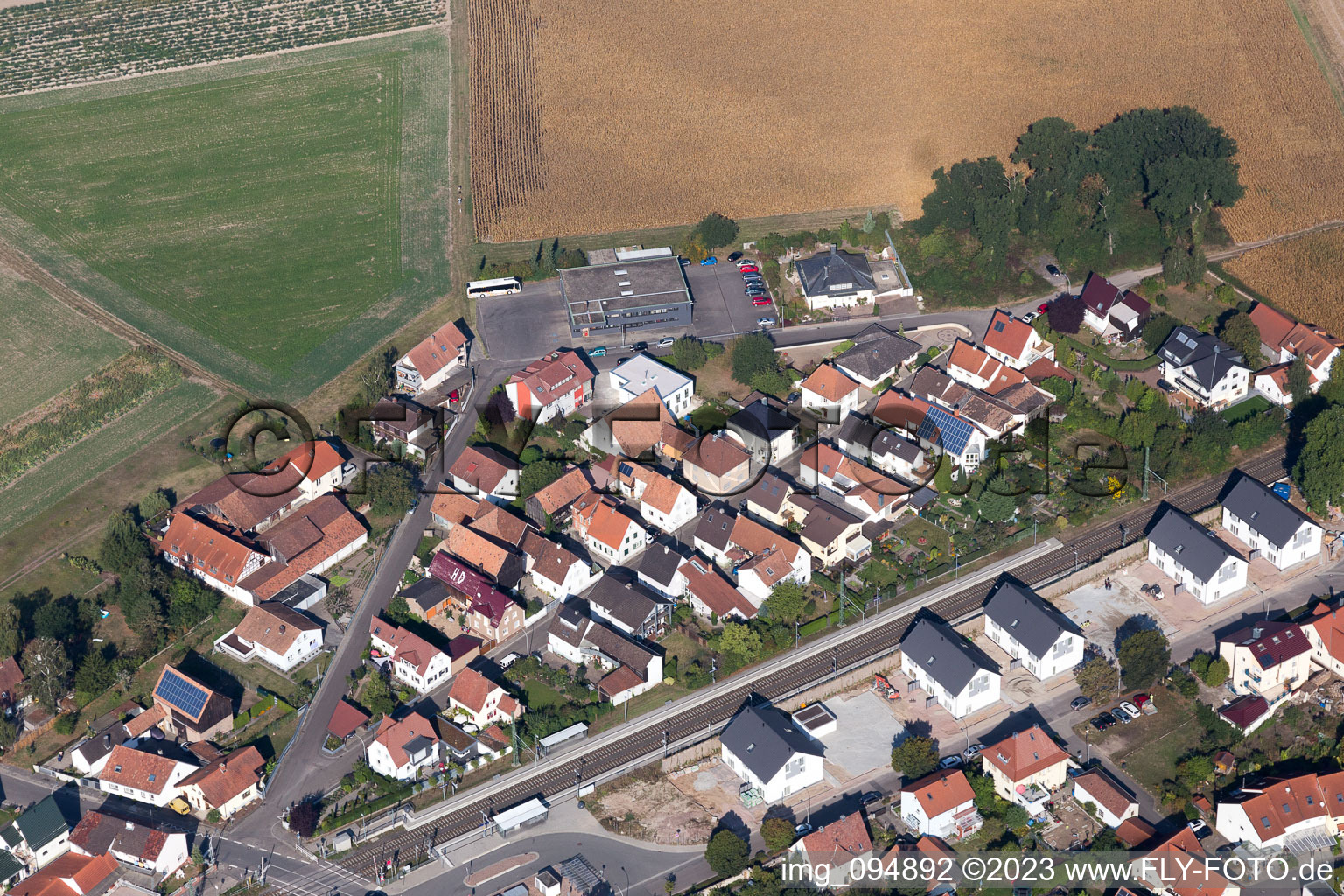 Rheinzabern im Bundesland Rheinland-Pfalz, Deutschland aus der Drohnenperspektive