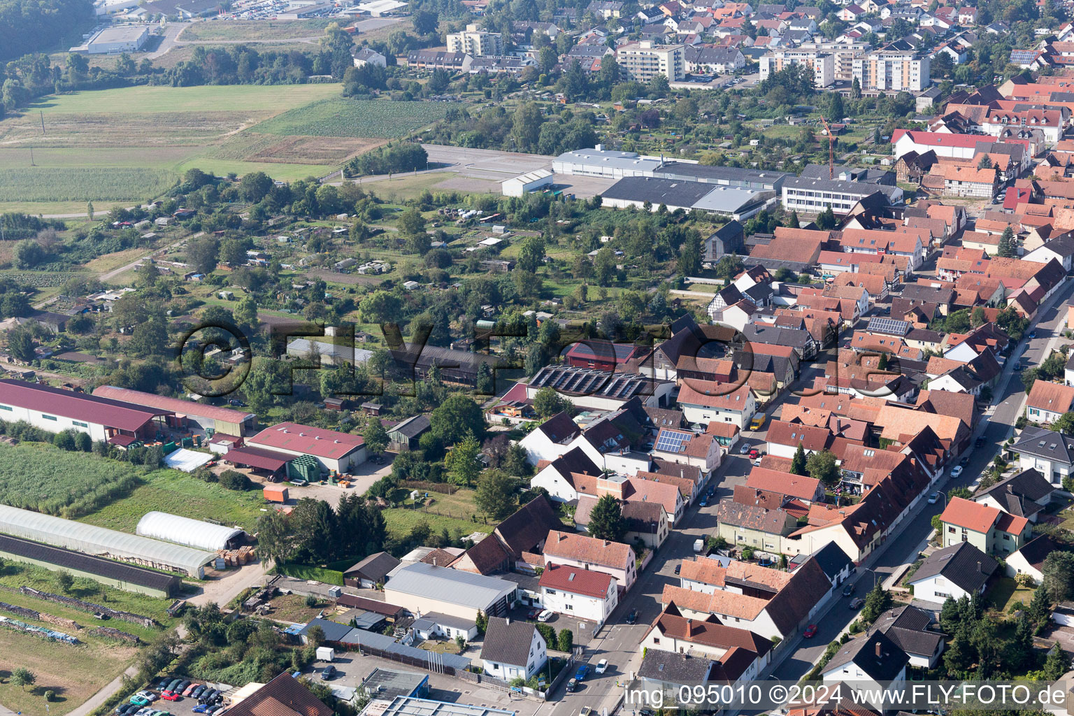 Schrägluftbild von Kandel im Bundesland Rheinland-Pfalz, Deutschland