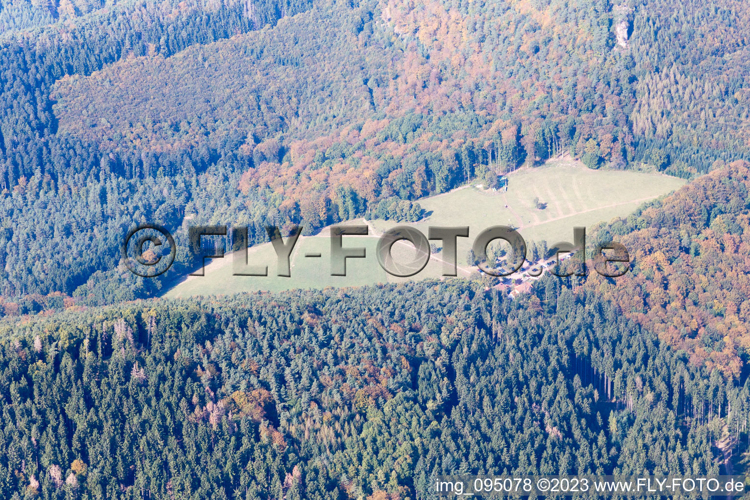 Wingen im Bundesland Bas-Rhin, Frankreich von der Drohne aus gesehen