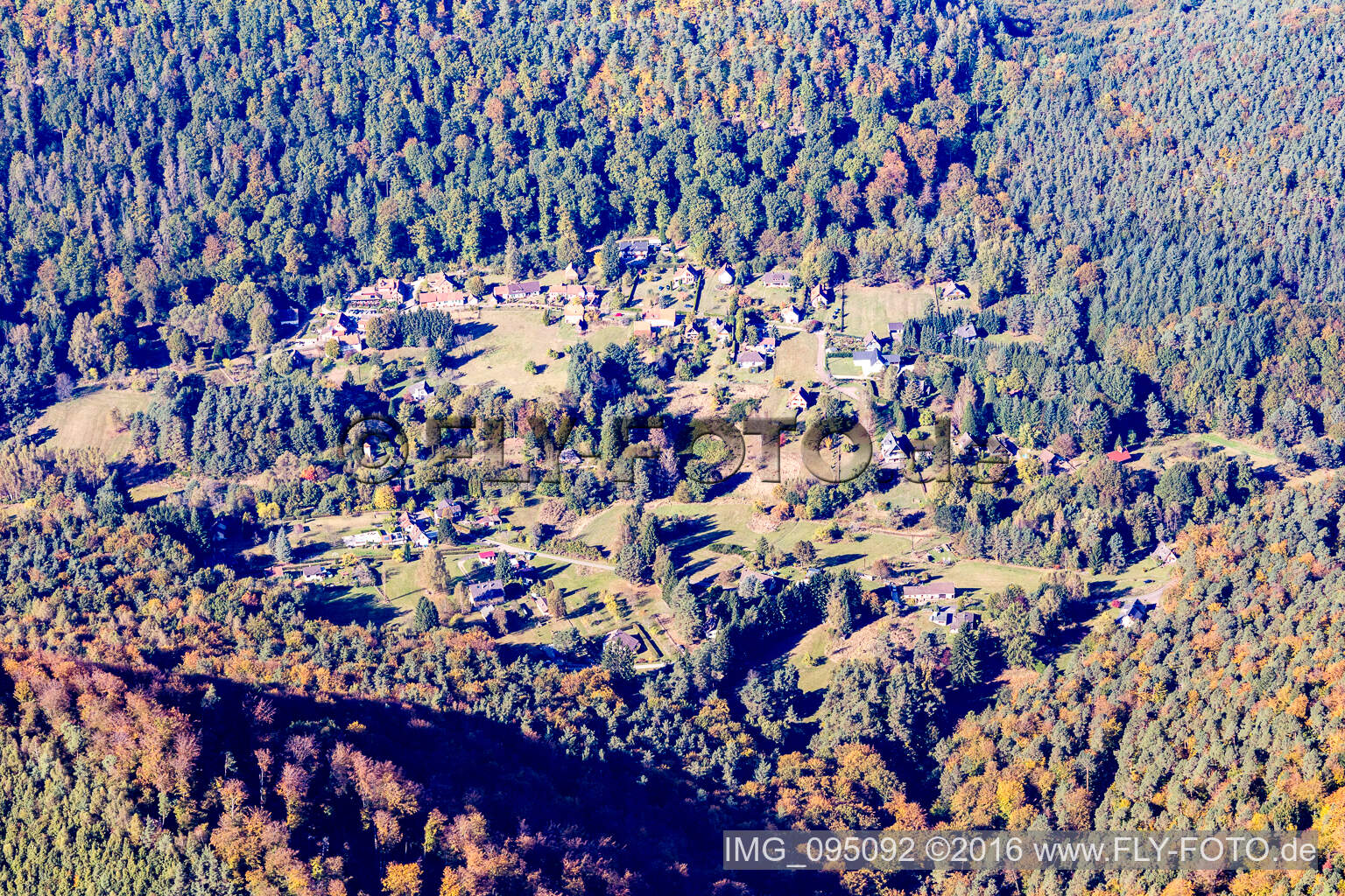 Luftaufnahme von Wengelsbach in Niedersteinbach im Bundesland Bas-Rhin, Frankreich