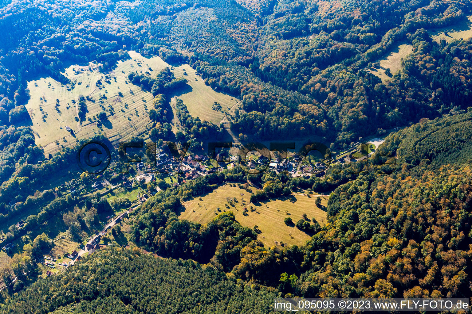 Niedersteinbach im Bundesland Bas-Rhin, Frankreich aus der Luft