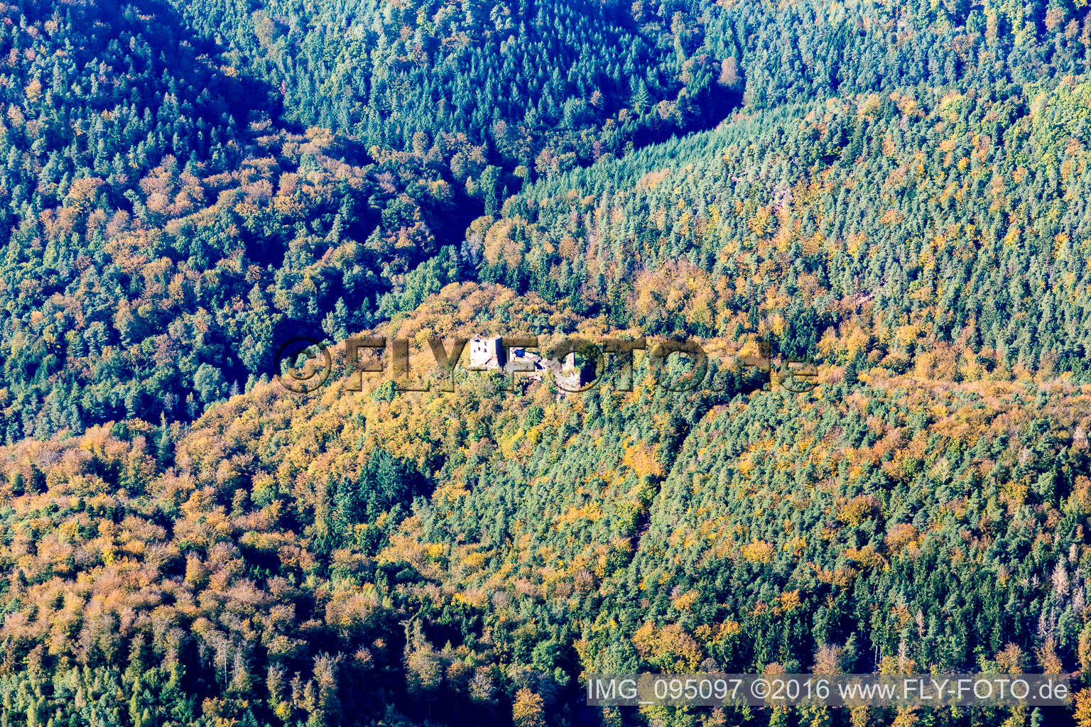 Luftbild von Froensburg in Lembach im Bundesland Bas-Rhin, Frankreich