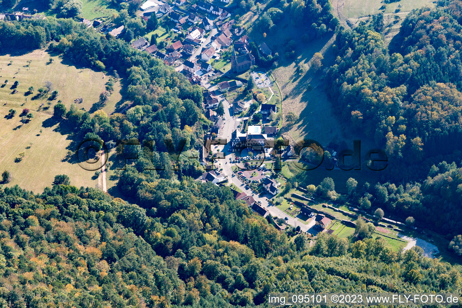 Niedersteinbach im Bundesland Bas-Rhin, Frankreich aus der Luft betrachtet
