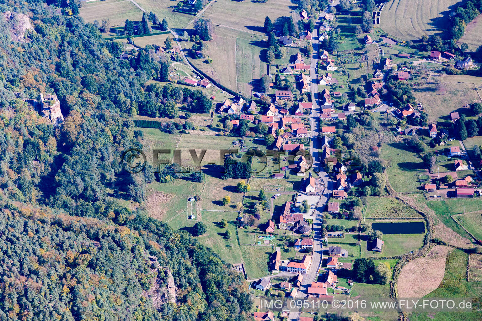 Schrägluftbild von Obersteinbach im Bundesland Bas-Rhin, Frankreich