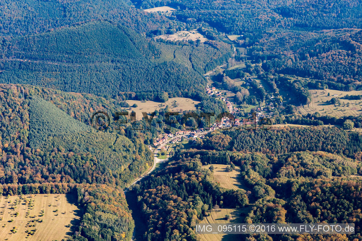 Niedersteinbach im Bundesland Bas-Rhin, Frankreich von einer Drohne aus