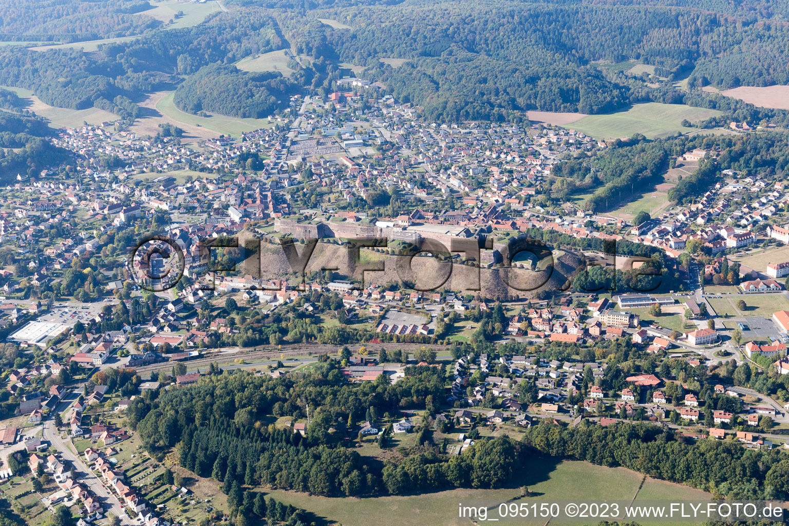 Luftaufnahme von Bitche im Bundesland Moselle, Frankreich