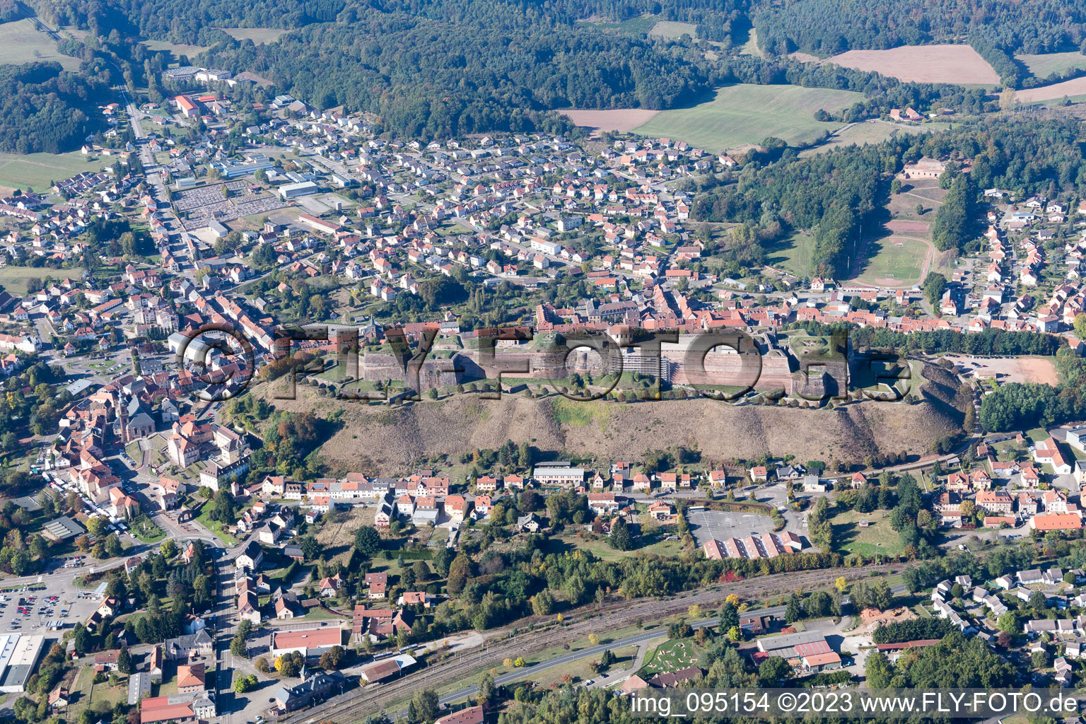 Bitche im Bundesland Moselle, Frankreich von oben gesehen