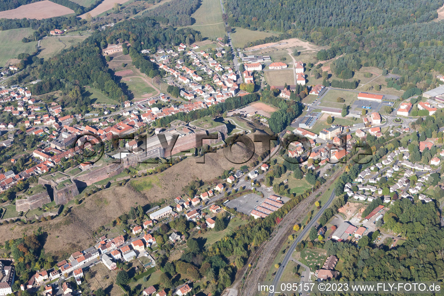 Bitche im Bundesland Moselle, Frankreich aus der Luft betrachtet