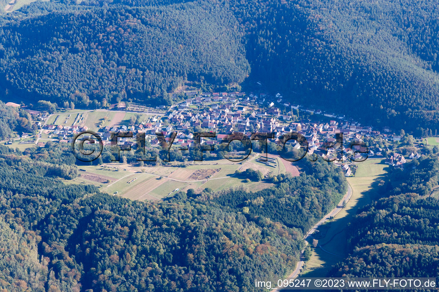 Schrägluftbild von Oberschlettenbach im Bundesland Rheinland-Pfalz, Deutschland