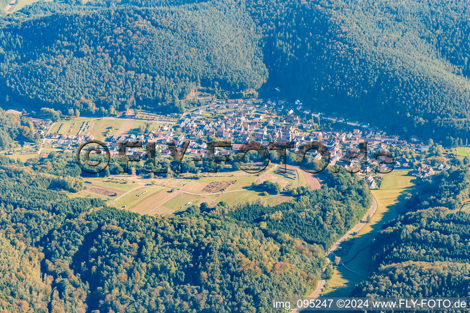 Schrägluftbild von Oberschlettenbach im Bundesland Rheinland-Pfalz, Deutschland