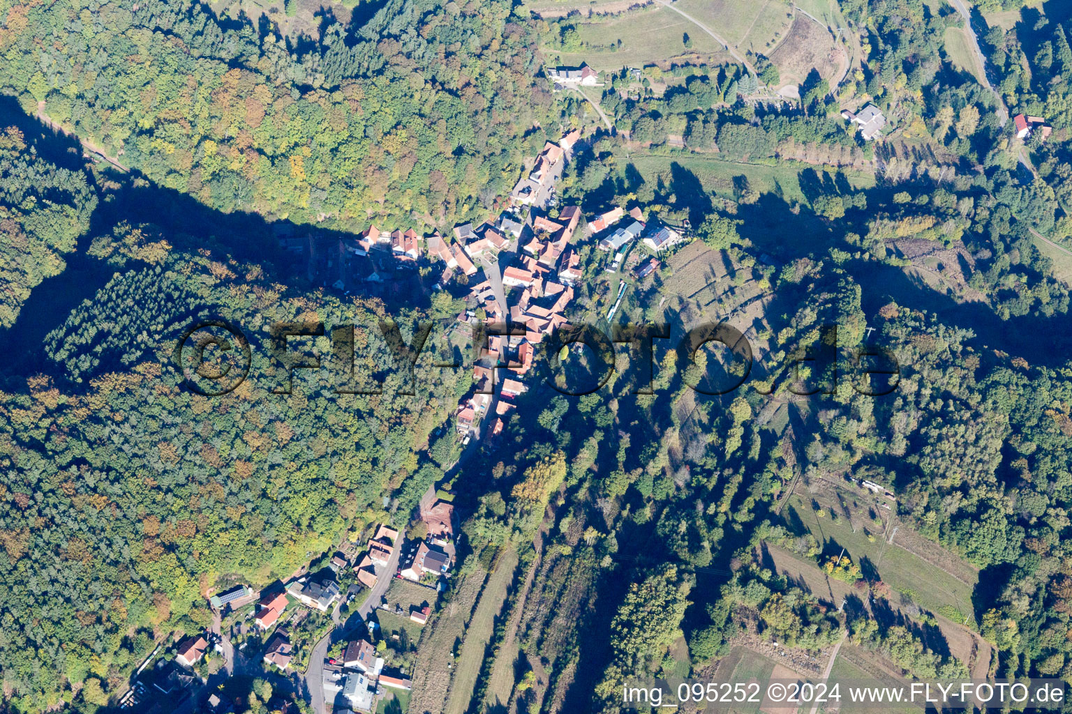 Oberschlettenbach im Bundesland Rheinland-Pfalz, Deutschland aus der Vogelperspektive