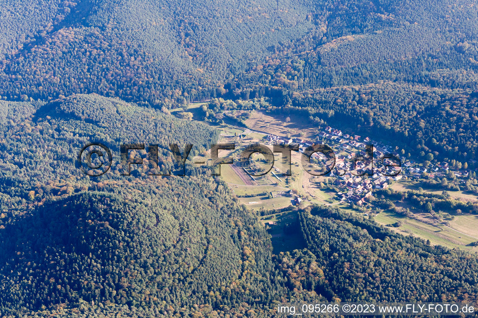 Böllenborn im Bundesland Rheinland-Pfalz, Deutschland aus der Drohnenperspektive