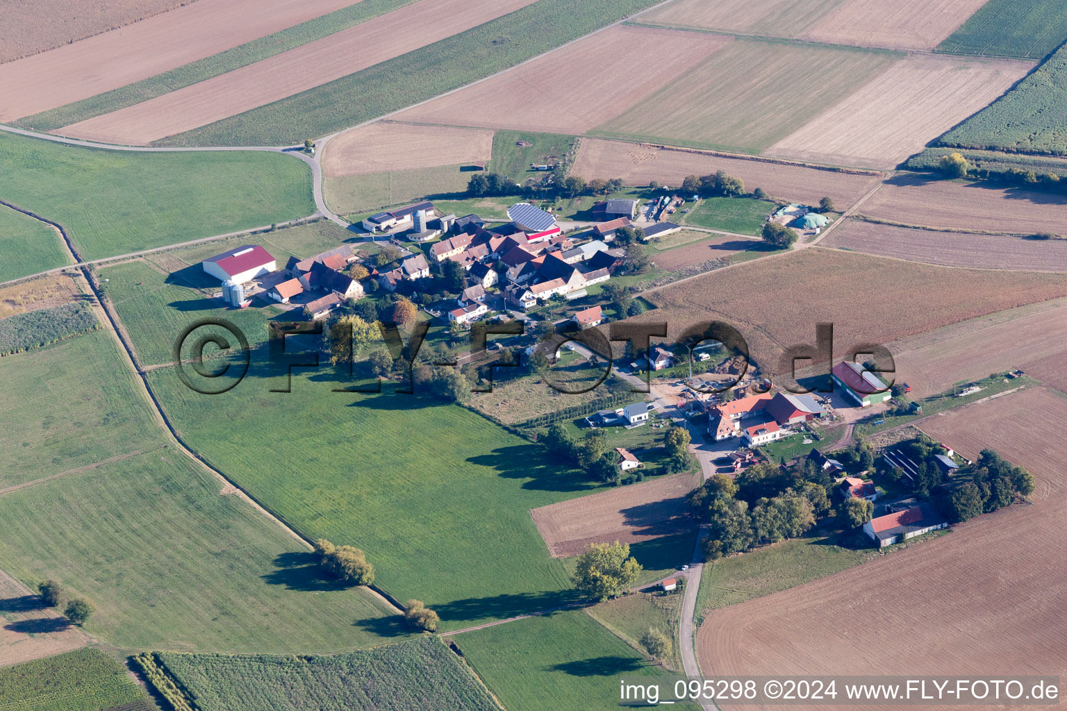 Ortsteil Deutschhof in Kapellen-Drusweiler im Bundesland Rheinland-Pfalz, Deutschland aus der Luft