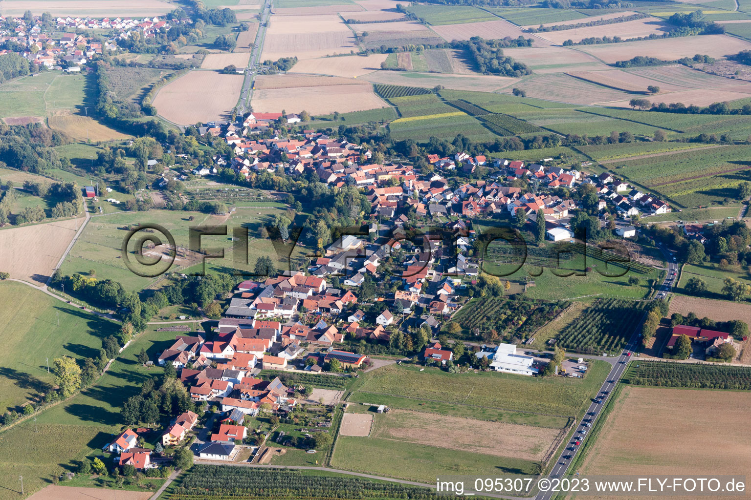 Oberhausen im Bundesland Rheinland-Pfalz, Deutschland aus der Drohnenperspektive