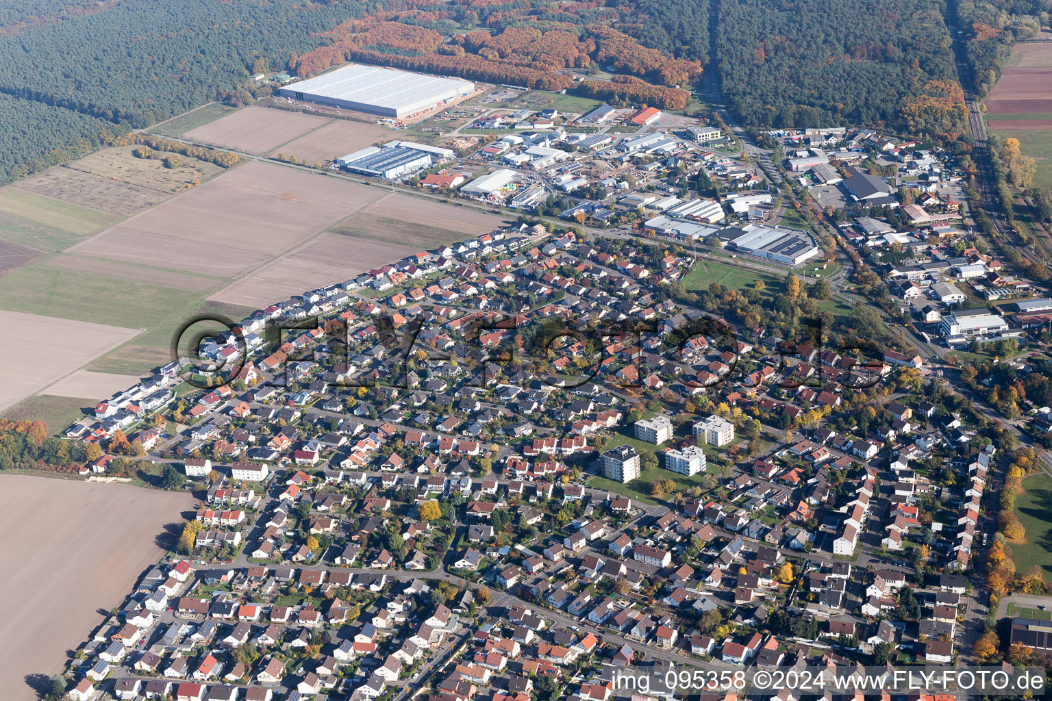 Bellheim im Bundesland Rheinland-Pfalz, Deutschland aus der Drohnenperspektive