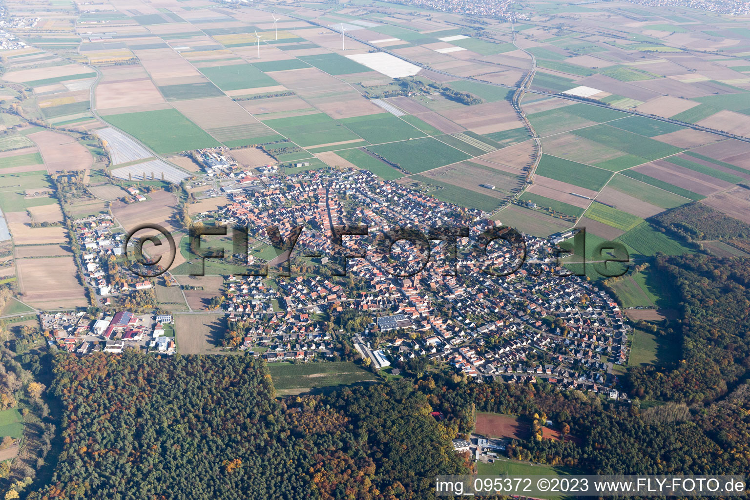 Drohnenbild von Harthausen im Bundesland Rheinland-Pfalz, Deutschland