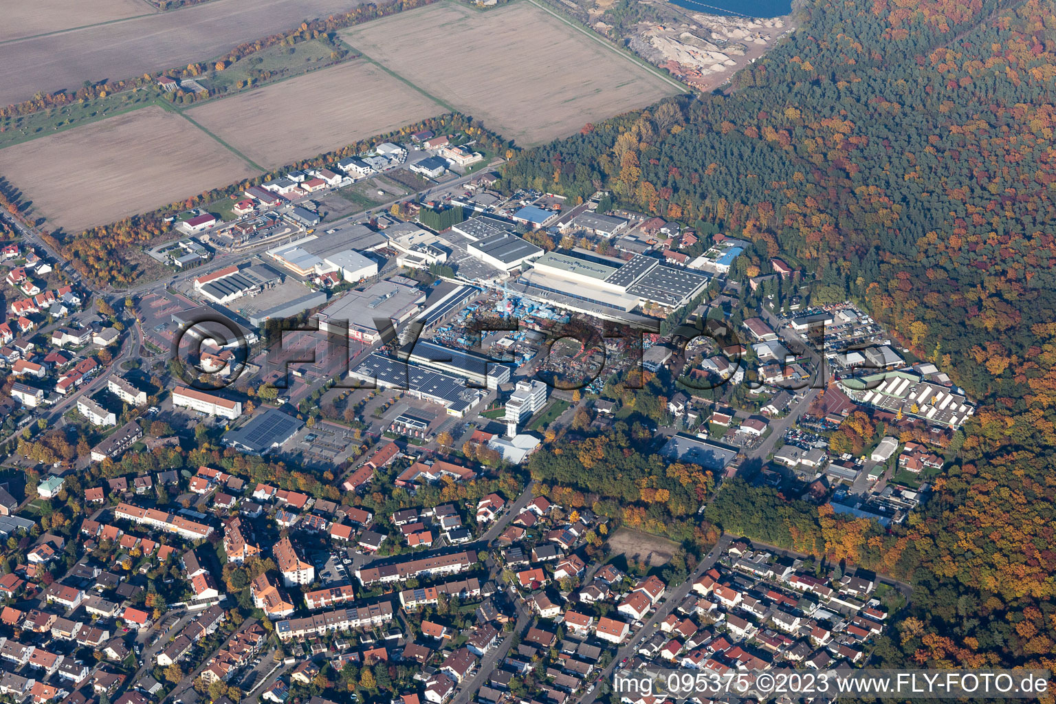 Drohnenbild von Schifferstadt im Bundesland Rheinland-Pfalz, Deutschland
