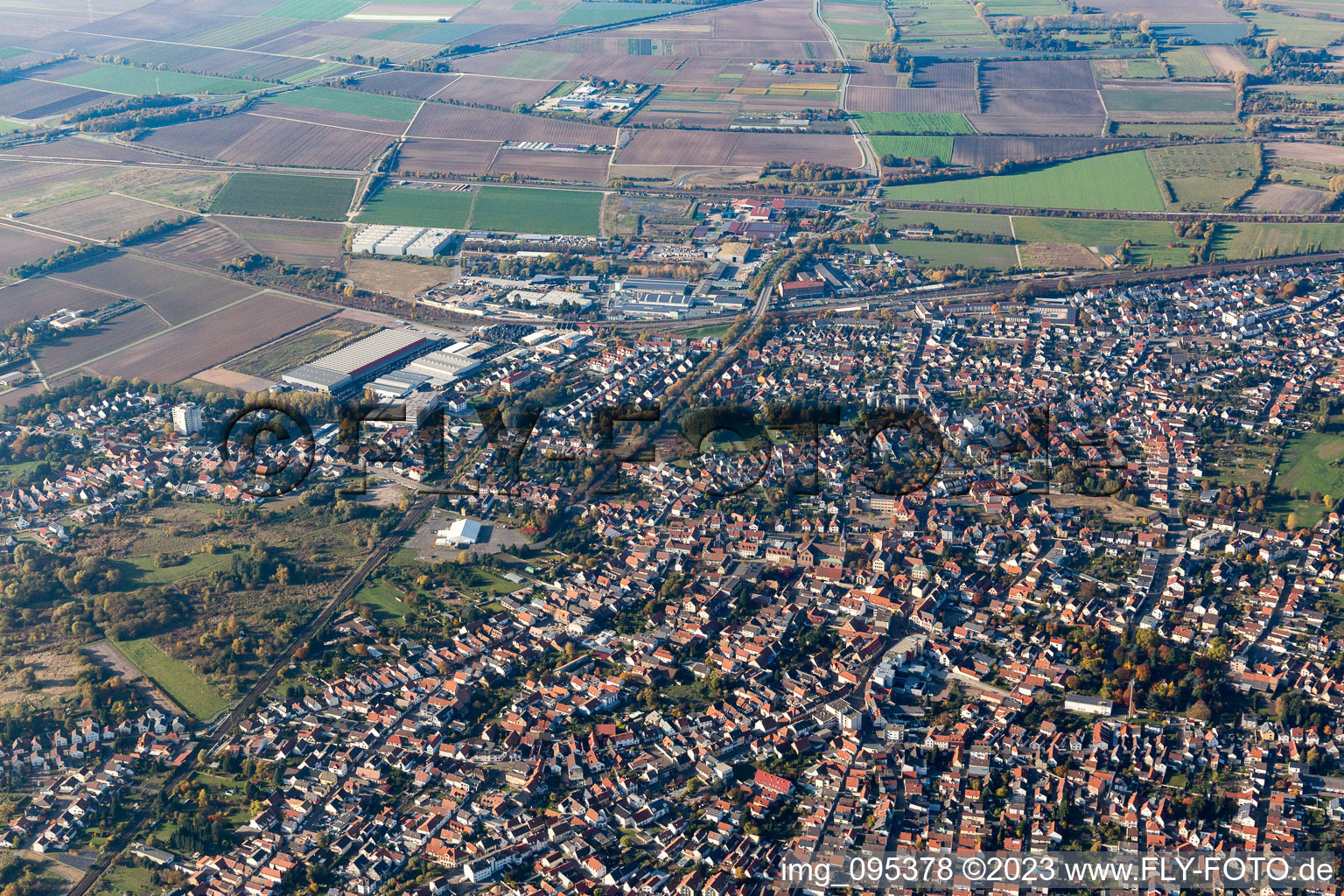 Schifferstadt im Bundesland Rheinland-Pfalz, Deutschland von der Drohne aus gesehen