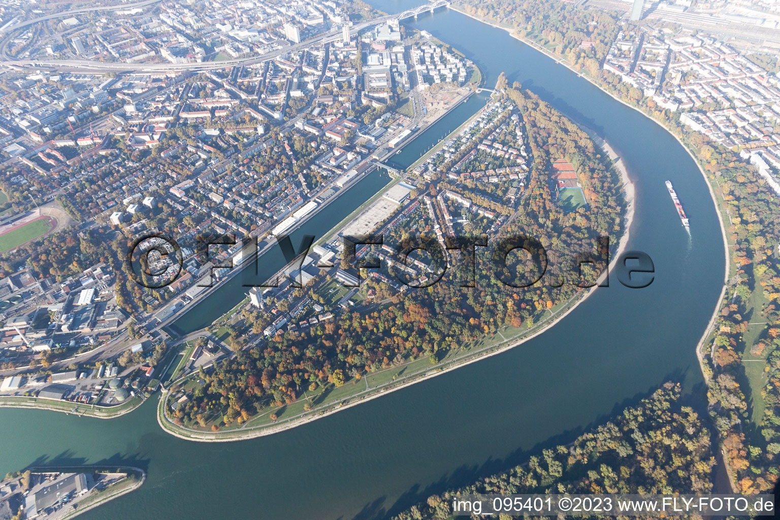 Luftaufnahme von Parkinsel im Ortsteil Süd in Ludwigshafen am Rhein im Bundesland Rheinland-Pfalz, Deutschland