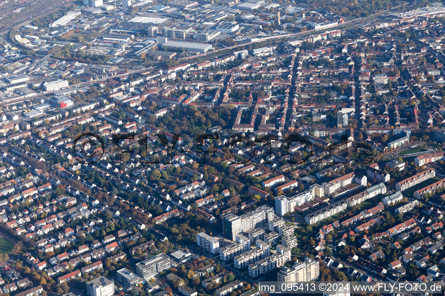 Luftbild von Ortsteil Almenhof in Mannheim im Bundesland Baden-Württemberg, Deutschland