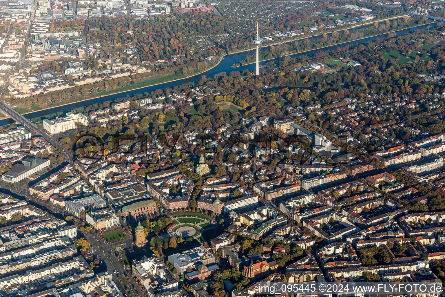 Stadtteil Oststadt zwischen Neckarufer und Friedrichsplatz im Stadtgebiet in Mannheim im Bundesland Baden-Württemberg, Deutschland