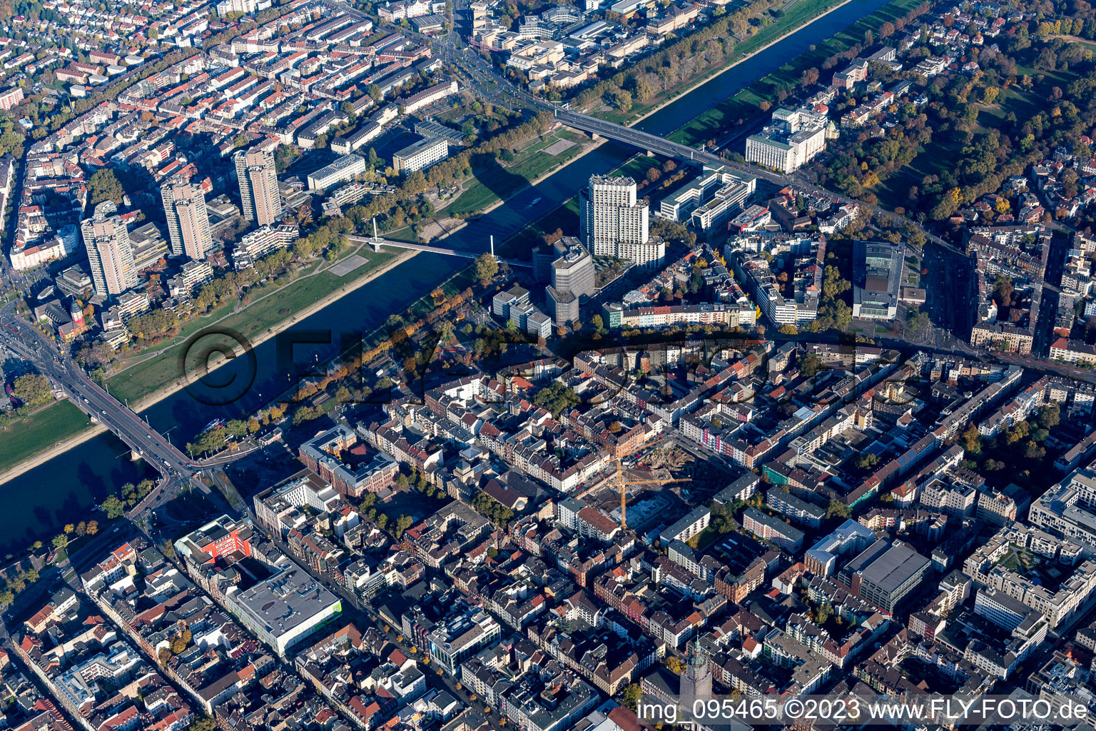 Luftbild von Neckarufer Nord Bebauung im Ortsteil Neckarstadt-Ost in Mannheim im Bundesland Baden-Württemberg, Deutschland