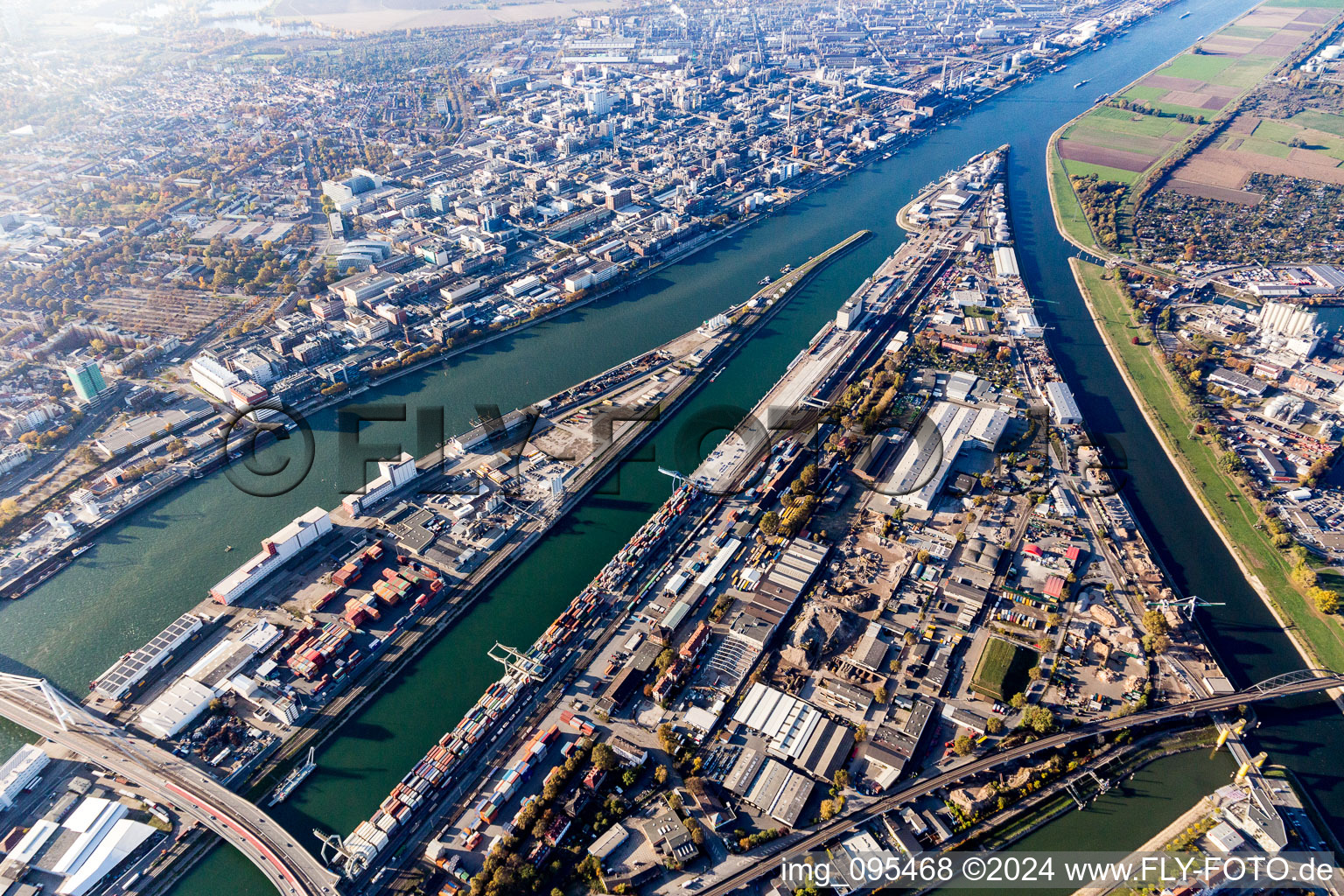 Mannheimer Hafen im Ortsteil Innenstadt im Bundesland Baden-Württemberg, Deutschland