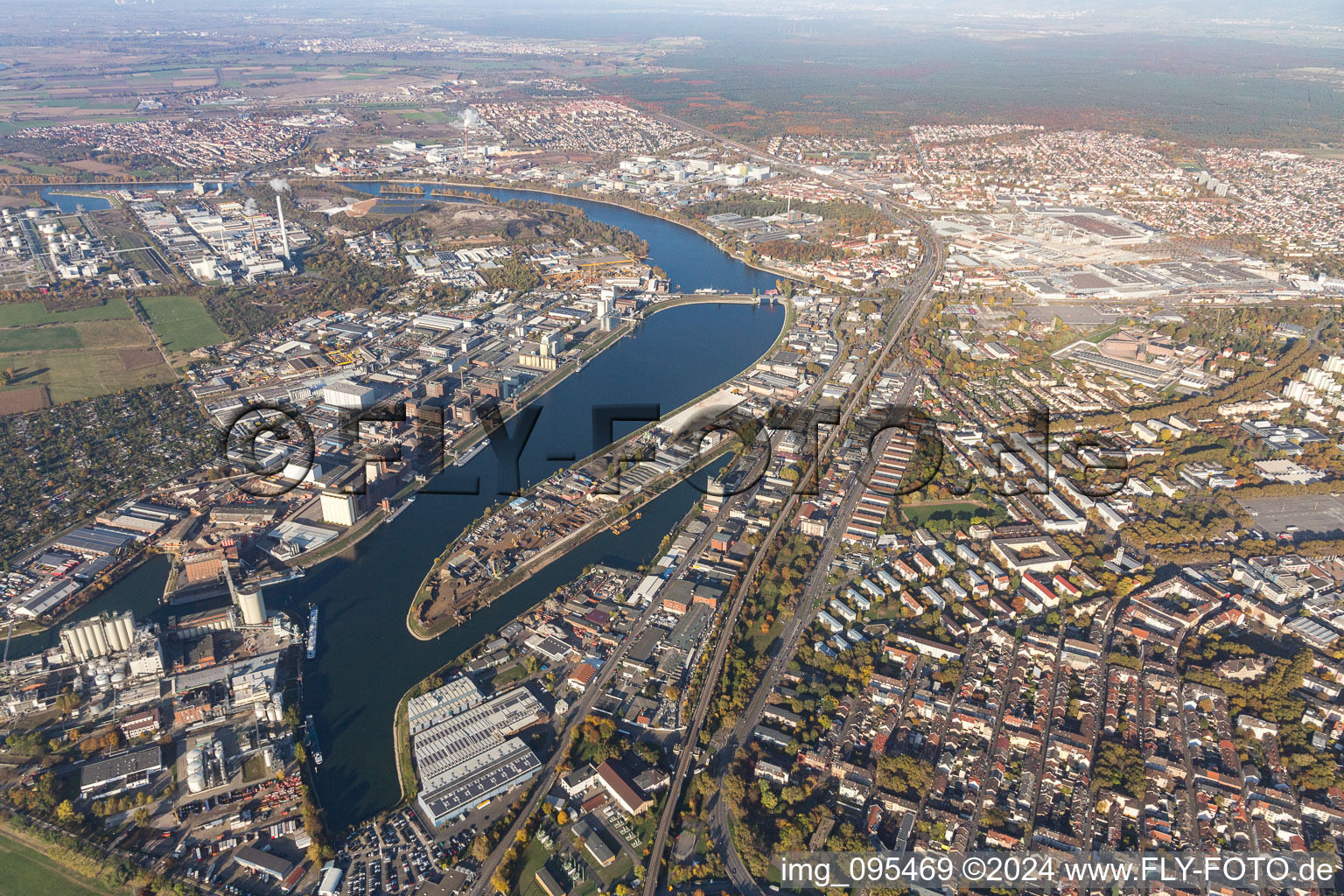 Industriehafen Friesenheimer Insel im Ortsteil Neckarstadt-West in Mannheim im Bundesland Baden-Württemberg, Deutschland