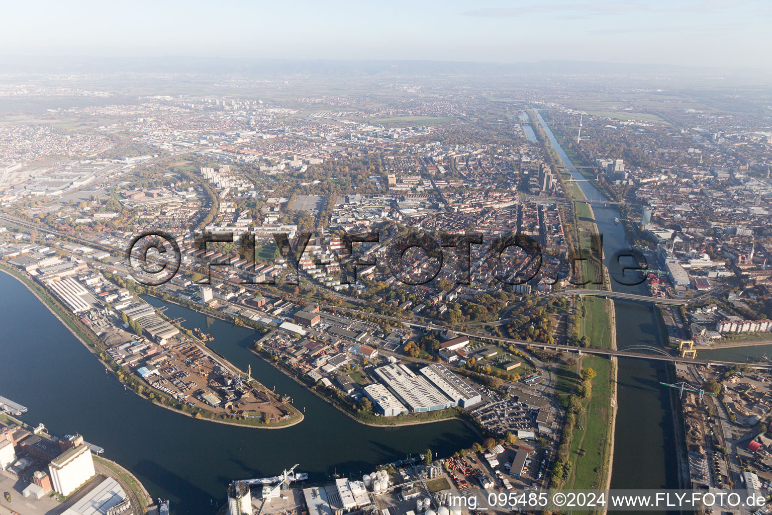 Luftbild von Ortsteil Neckarstadt-West in Mannheim im Bundesland Baden-Württemberg, Deutschland