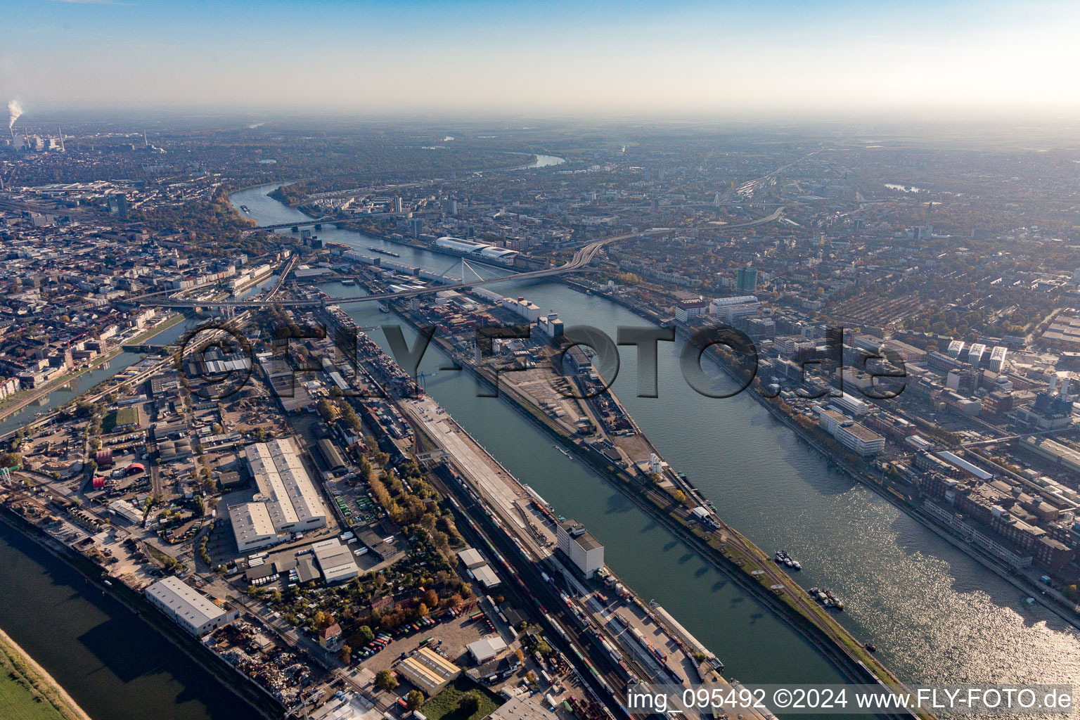 Luftaufnahme von Mannheimer Hafen im Ortsteil Innenstadt im Bundesland Baden-Württemberg, Deutschland