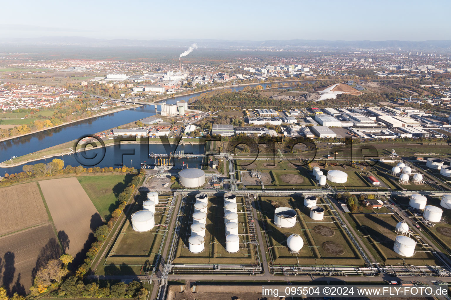 BASF Friesenheim im Ortsteil Neckarstadt-West in Mannheim im Bundesland Baden-Württemberg, Deutschland aus der Luft