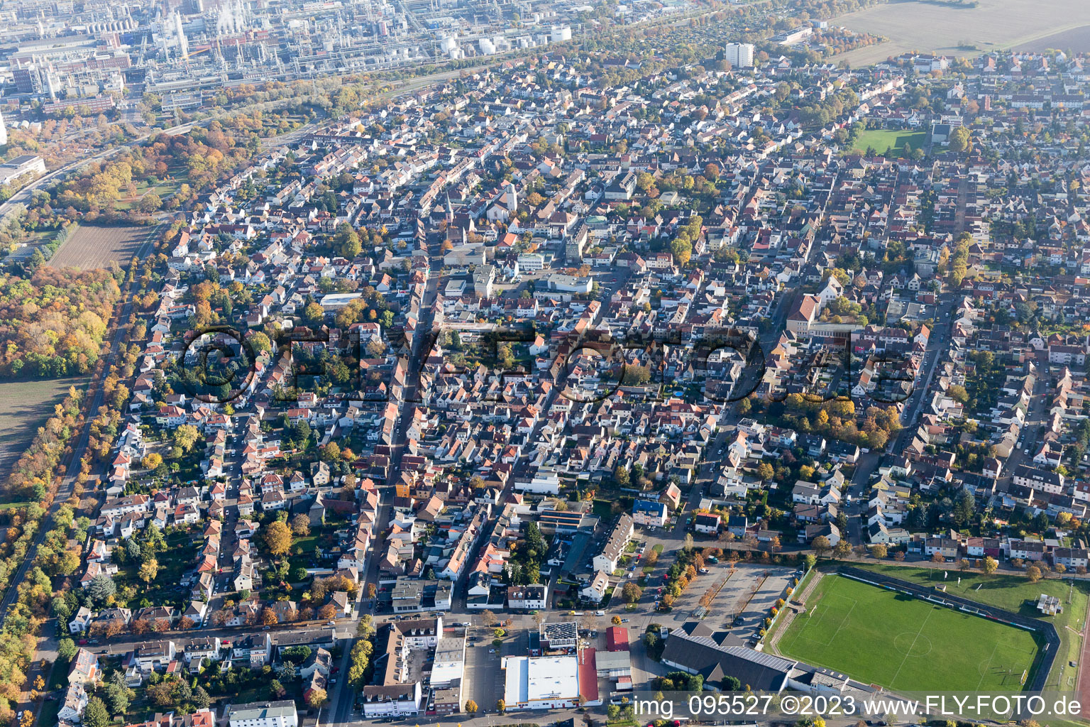 Ortsteil Oppau in Ludwigshafen am Rhein im Bundesland Rheinland-Pfalz, Deutschland aus der Luft betrachtet