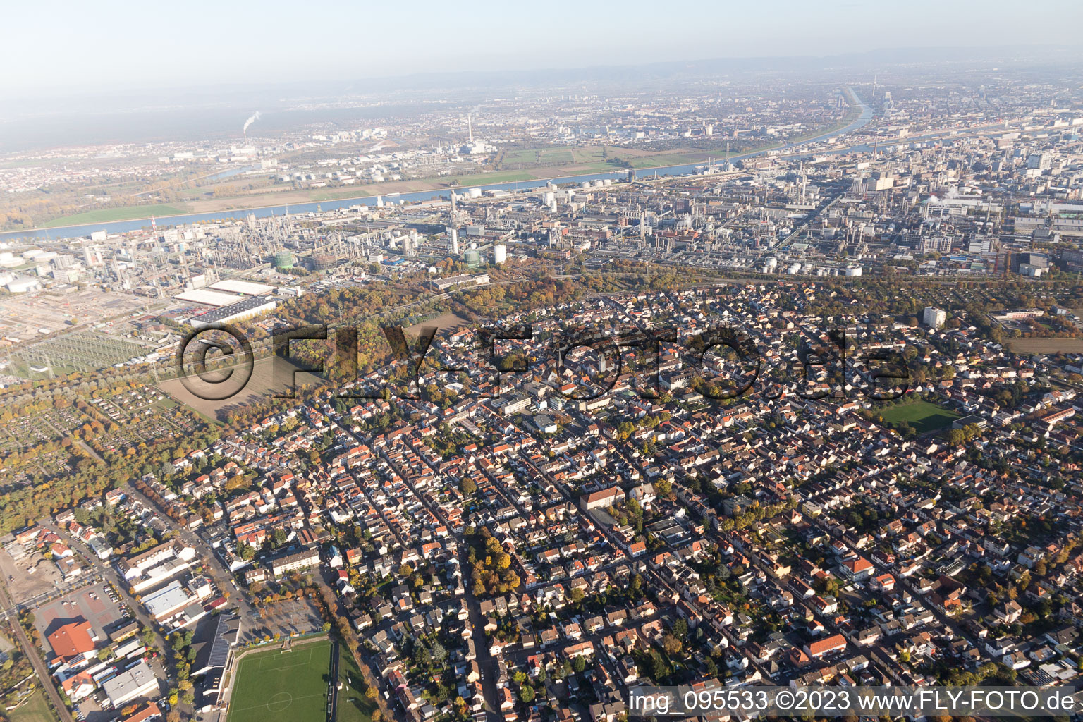 Luftbild von Ortsteil Oppau in Ludwigshafen am Rhein im Bundesland Rheinland-Pfalz, Deutschland