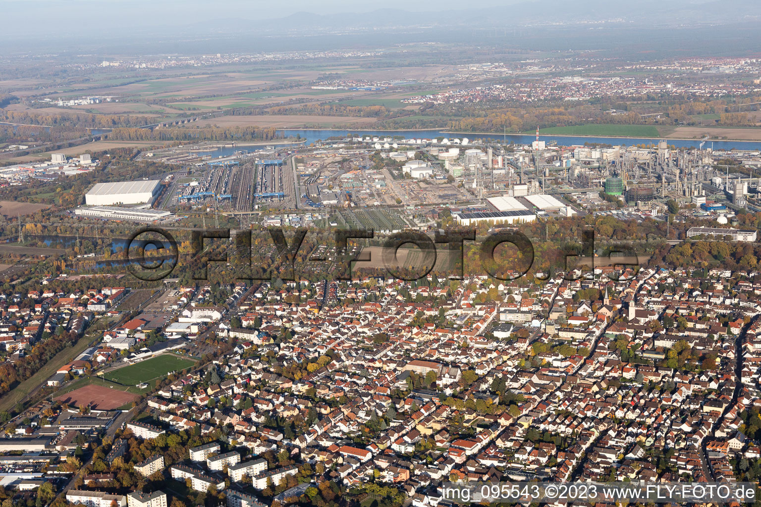 Ortsteil BASF in Ludwigshafen am Rhein im Bundesland Rheinland-Pfalz, Deutschland von der Drohne aus gesehen