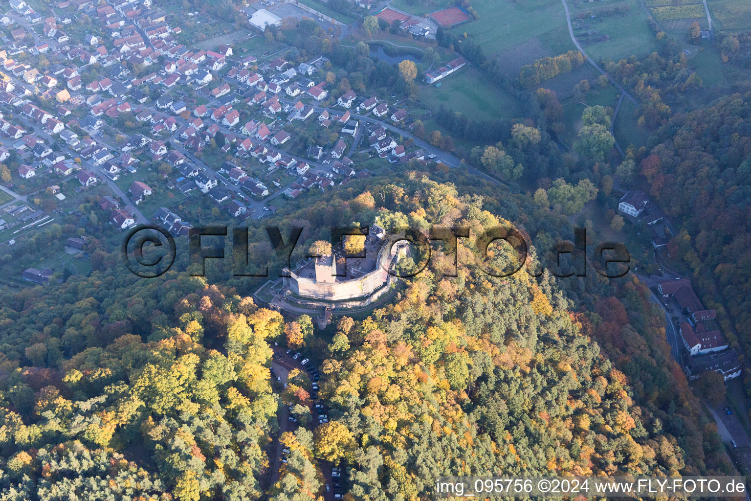 Schrägluftbild von Klingenmünster im Bundesland Rheinland-Pfalz, Deutschland