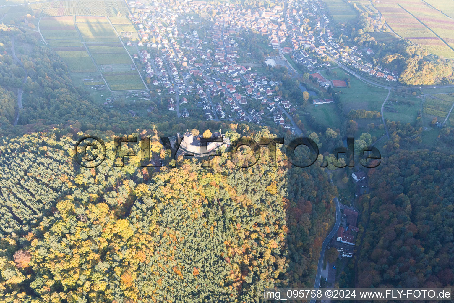 Drohnenaufname von Klingenmünster im Bundesland Rheinland-Pfalz, Deutschland