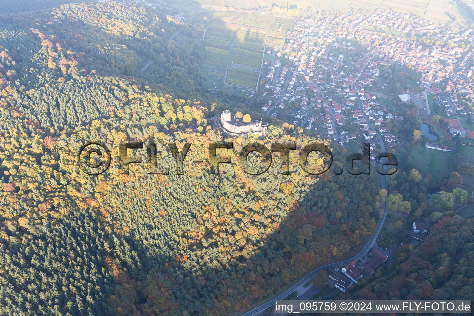 Drohnenbild von Klingenmünster im Bundesland Rheinland-Pfalz, Deutschland