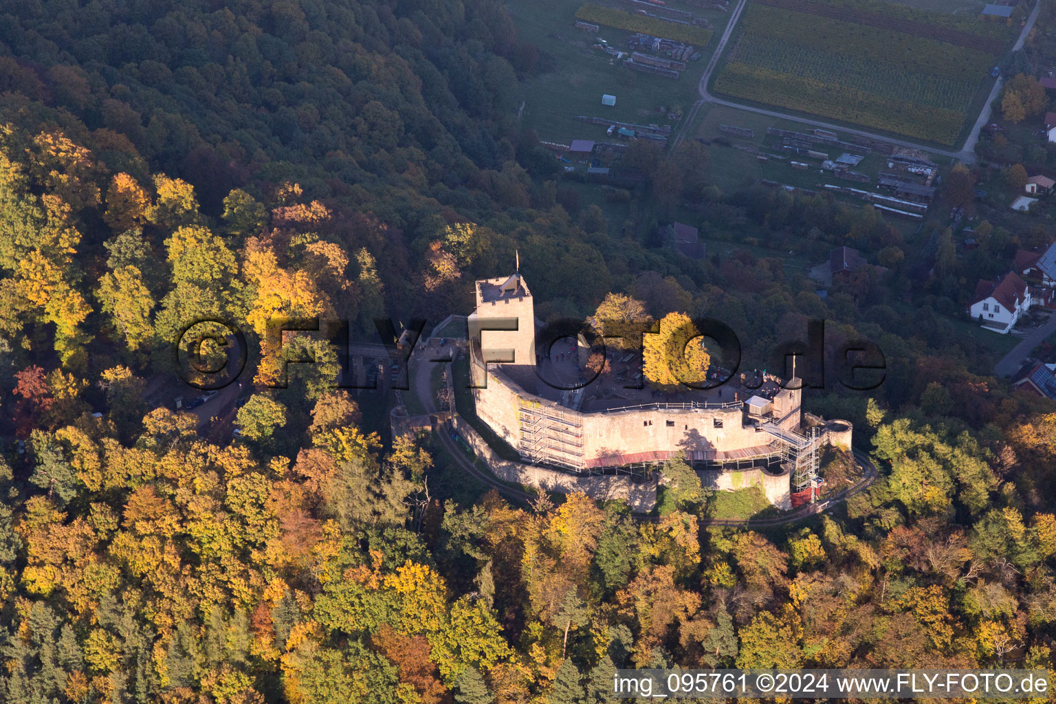 Klingenmünster im Bundesland Rheinland-Pfalz, Deutschland von einer Drohne aus